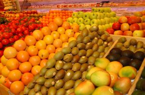 Frutas a la venta. Imagen: Magrama.