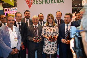 Susana Díaz, at the Freshuelva stand at Fruit Attraction.