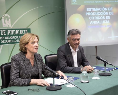 La consejera de Agricultura de Andalucía, Carmen Ortiz, y el secretario general de Agricultura y Alimentación. Imagen: Junta de Andalucía.