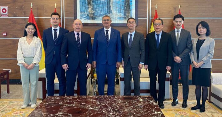 INTERPORC fortalece lazos comerciales con China visitando su embajada en España.